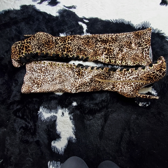Leopard Velvet Boot - Picture 13 of 13